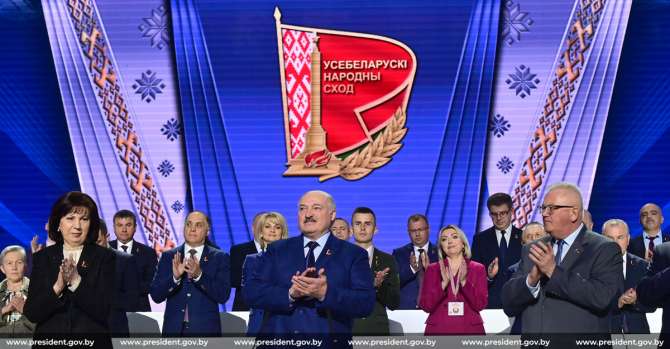 «Лукашенко размазывает государственную власть». Эксперты – об итогах проведения ВНС